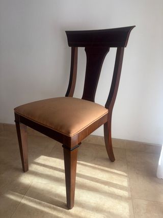 Set de sillas de comedor y sillones de madera