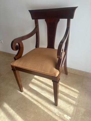 Set de sillas de comedor y sillones de madera