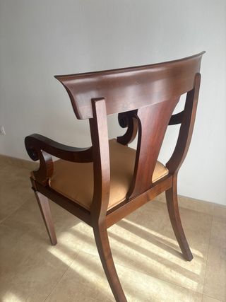 Set de sillas de comedor y sillones de madera