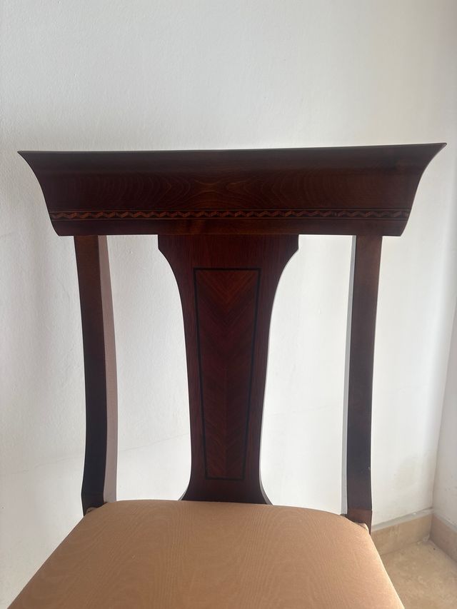 Set de sillas de comedor y sillones de madera