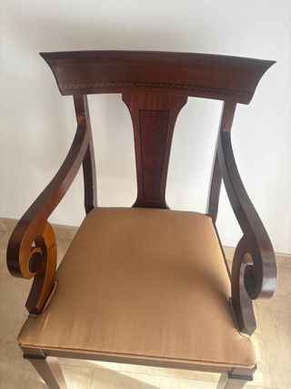 Set de sillas de comedor y sillones de madera