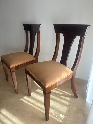 Set de sillas de comedor y sillones de madera