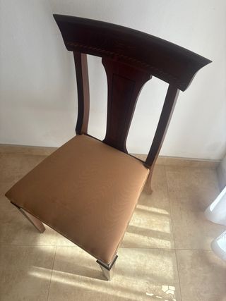 Set de sillas de comedor y sillones de madera