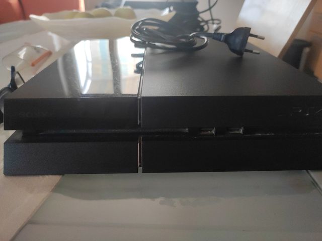 PlayStation 4 PS4 500gb. LEGGERE LA DESCRIZIONE. 