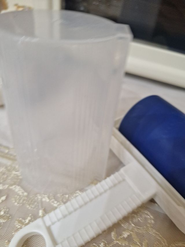 Leva pelucchi lavabile con contenitore