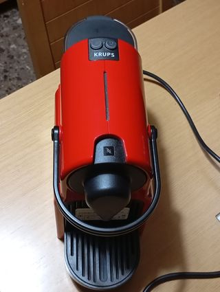 Cafetera Nespresso Krups Inissia Roja