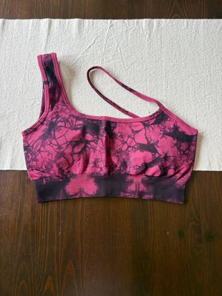 Top deportivo rosa y negro