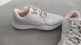 Tenis Nike W FLEX TRAINER 8. Seminuevos.