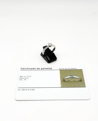 Anillo de oro 18k con diamante