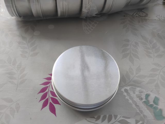 Cajas metálicas plateadas