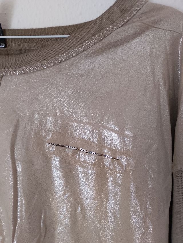 Camisa Ligera Beige y Dorada Brillante