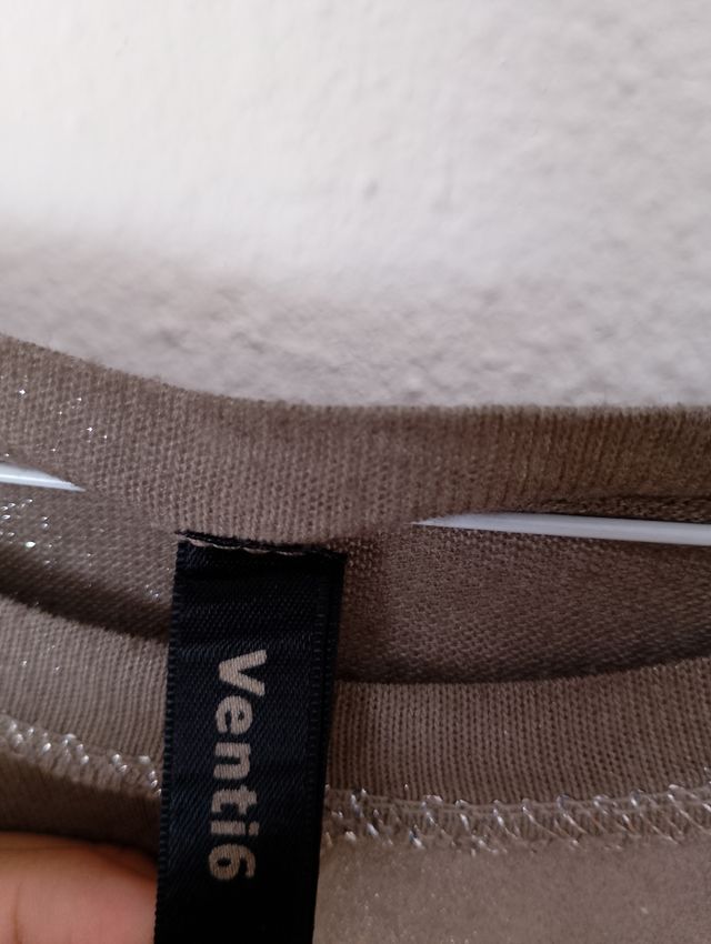 Camisa Ligera Beige y Dorada Brillante