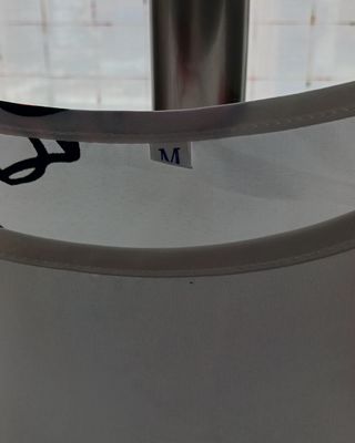 Camisón de satén con estampado de labios