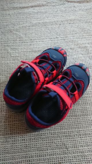 Chanclas o escarpines quechua 33-34