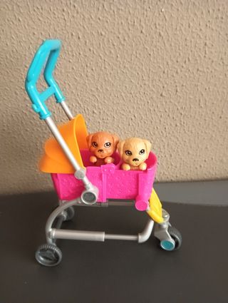 Barbie con cochecito y cachorros