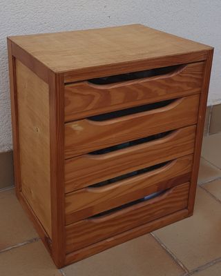 Mesilla de madera de pino vintage