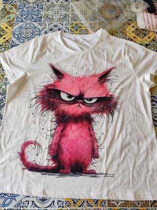 Maglietta con gatto arrabbiato rosa