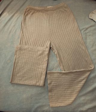 Pantalón acampanado