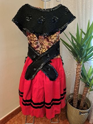 Traje regional asturiana niña