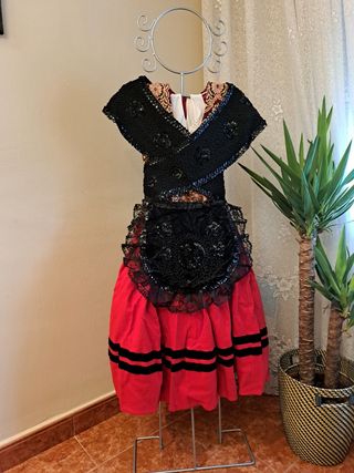 Traje regional asturiana niña