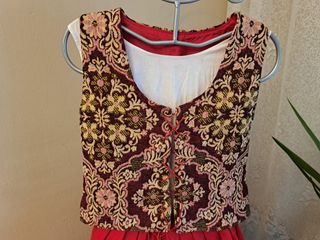 Traje regional asturiana niña