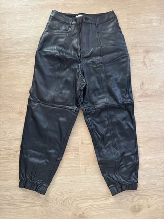 Pantalón Zara efecto piel negro