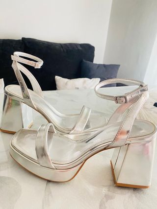 Sandalias de tacón plateadas