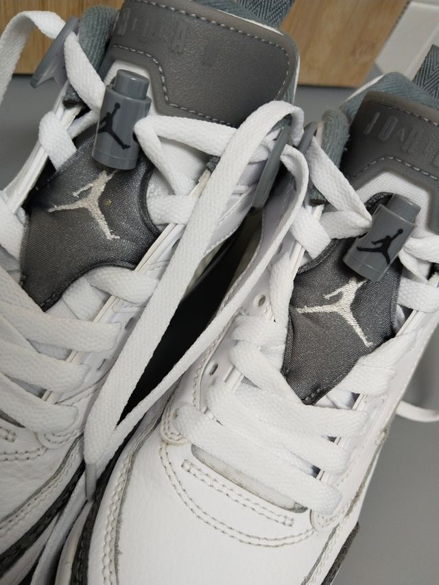 Jordan Spizike Gris y Blanco