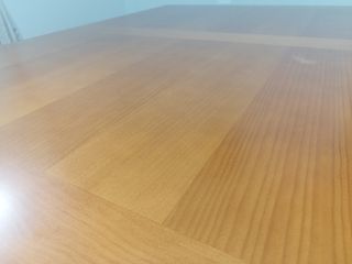 Mesa de comedor de madera