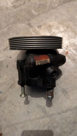 Bomba dirección asistida Megane 1.4