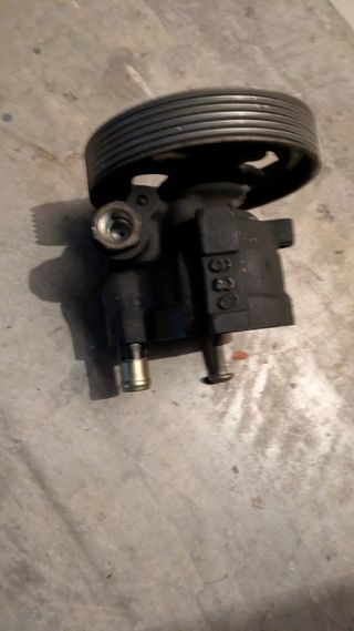 Bomba dirección asistida Megane 1.4
