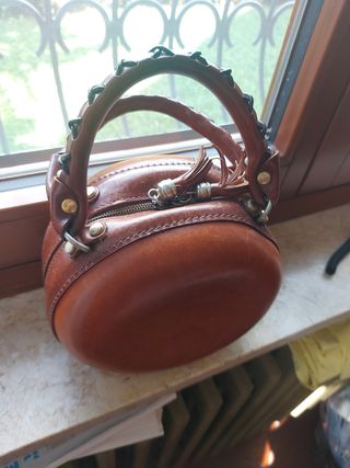 Borsa rotonda in pelle marrone