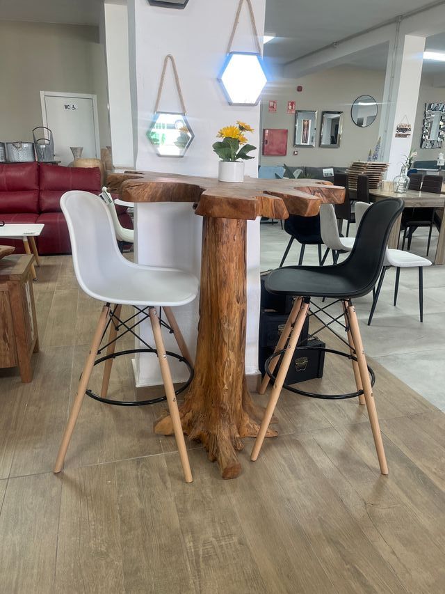 Sgabelli moderni in bianco e nero