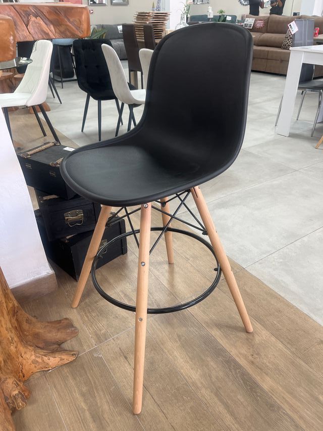 Sgabelli moderni in bianco e nero