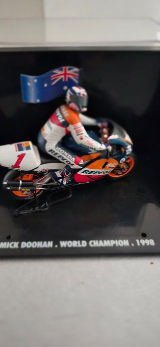 Head modellino Moto Mick Doohan 1998 numerato