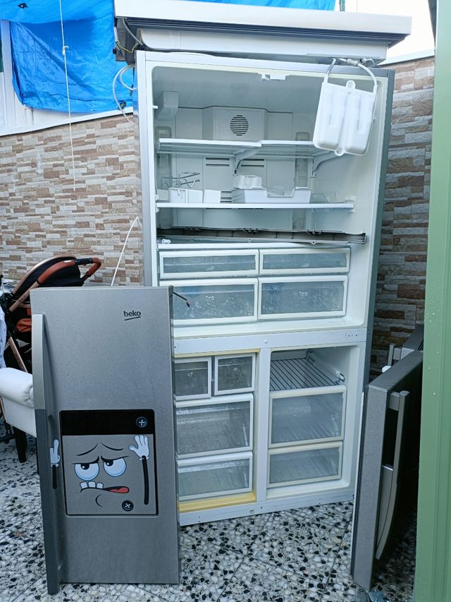 Frigorífico Americano Beko para despiece está mal