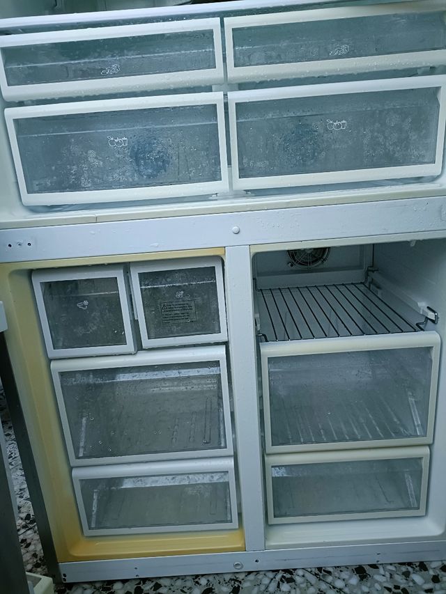 Frigorífico Americano Beko para despiece está mal