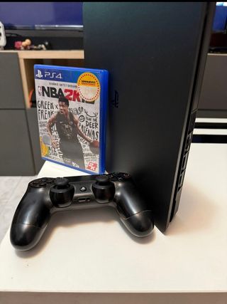 PS4 Slim Negra + Juego NBA 2K20