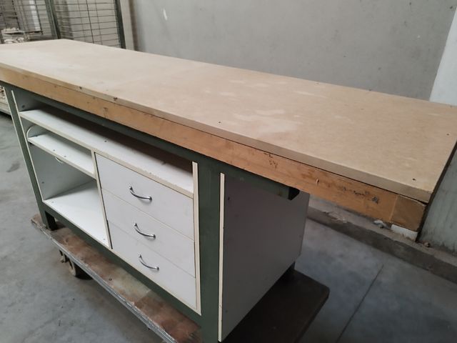 Banco de trabajo con cajones