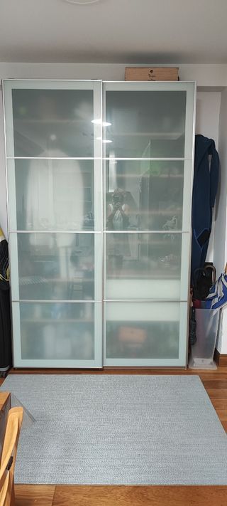 Armario puertas correderas cristal y metal,