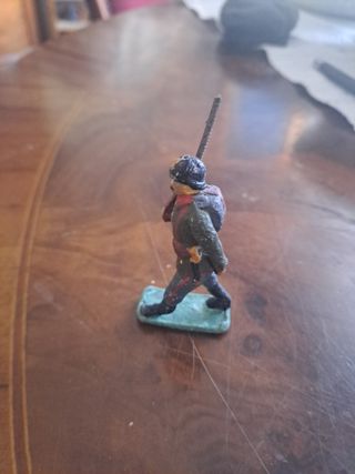 Soldatino vintage con fucile