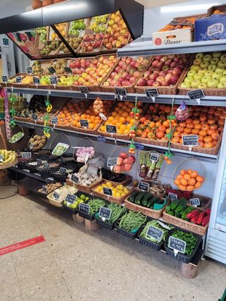 Montaje completo de frutería