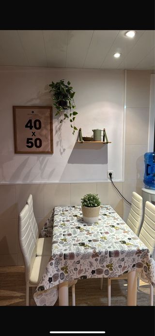 Mesa y 4 Sillas