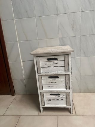 Mesita auxiliar de madera