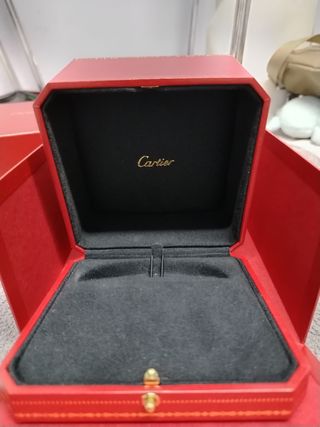 Caja Cartier Roja con estuche, es de una pulsera. 