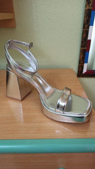 Sandalias de tacón plateadas
