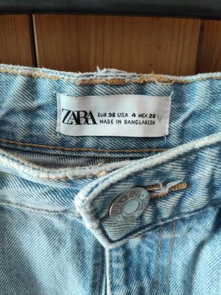 Pantalón vaquero Zara desgastado