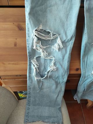 Pantalón vaquero Zara desgastado