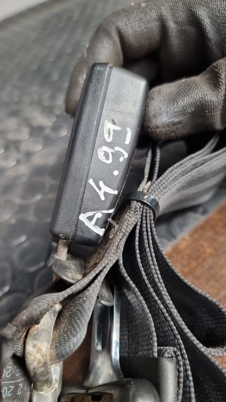 CINTURON TRASERO MEDIO CENTRAL AUDI A4 1999