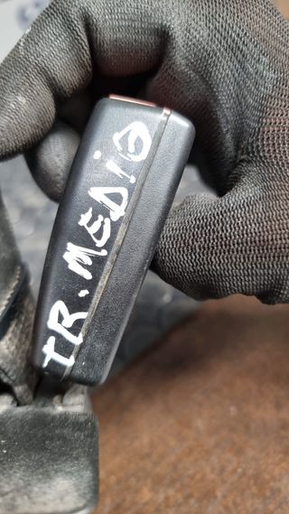 CINTURON TRASERO MEDIO CENTRAL AUDI A4 1999